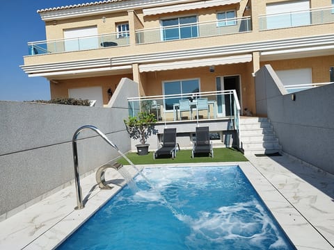 PRIVATE SALINE SWIMMING POOL WITH WONDERFUL SPA AND JACUZZI AREA