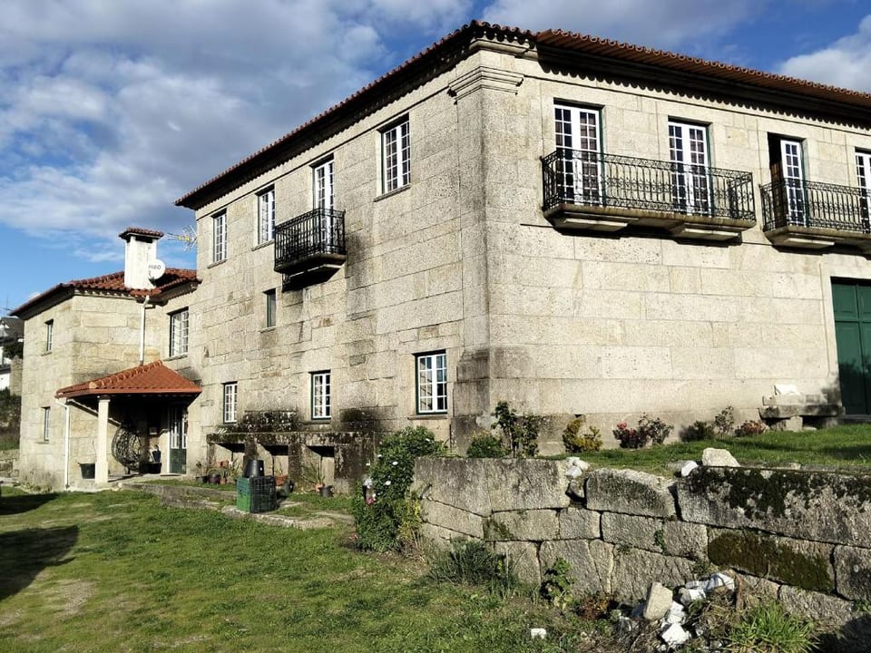 Picturesque Villa with Private Pool and Garden - Ribeira de Pena