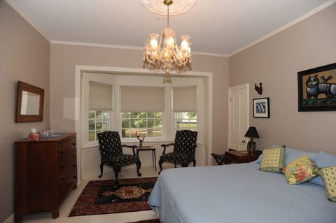 Ground floor bedroom with king bed & private bath