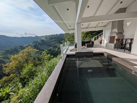 Cloud Casita Tagaytay