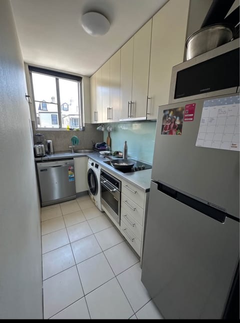 HUGE STUDIO walking distance to Sydney CBD