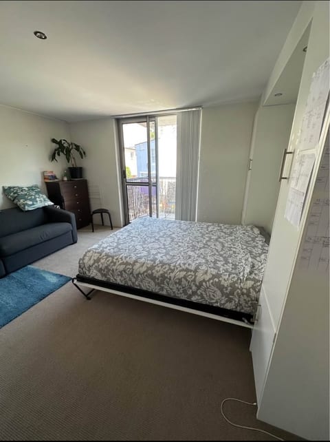 HUGE STUDIO and Cozy walking distance to Sydney CB