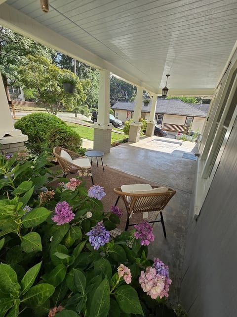 Westside Bungalow w/ Screened Porch image 4