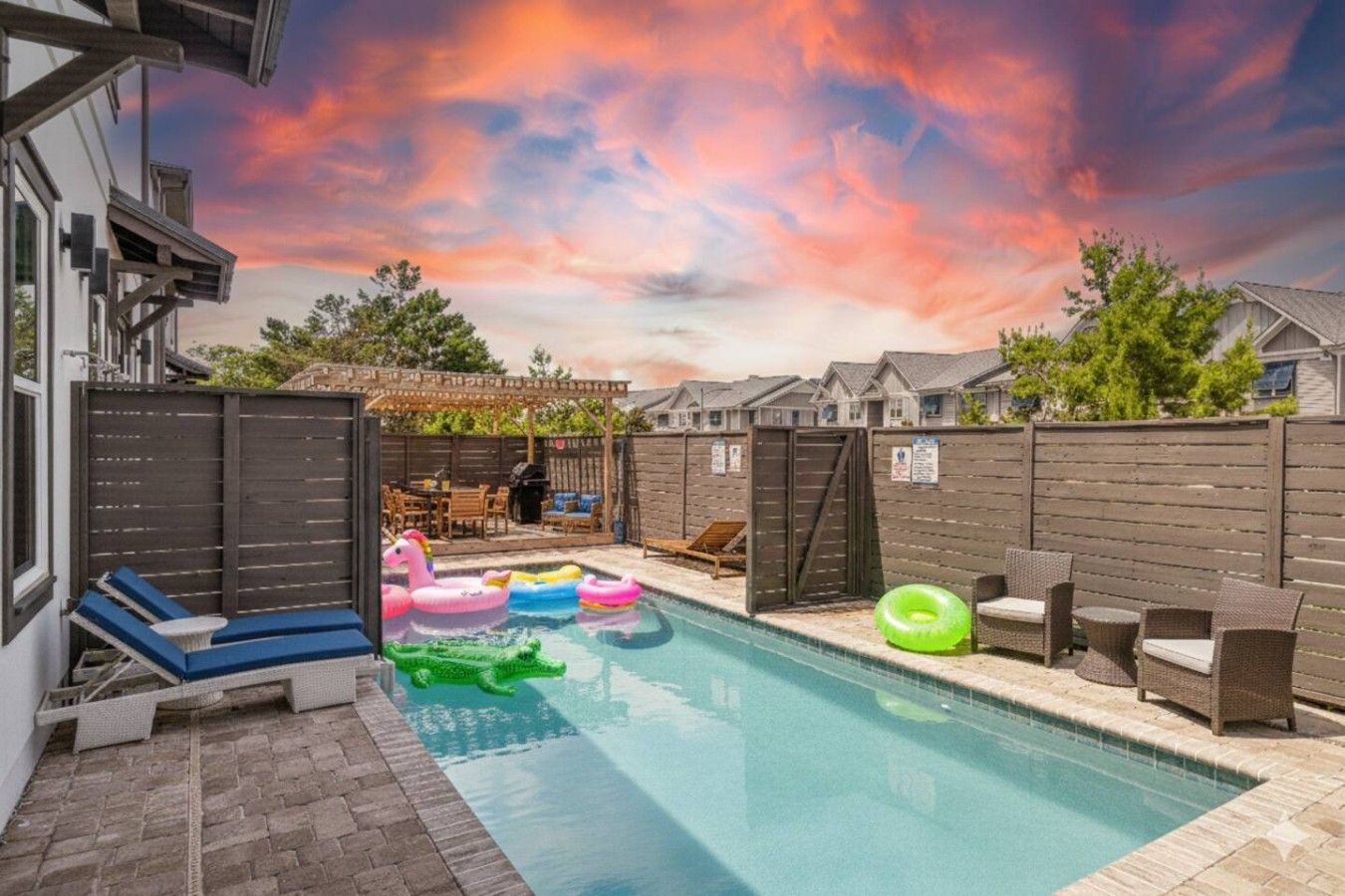 Luxury Retreat with Private Pool l Sleeps 28