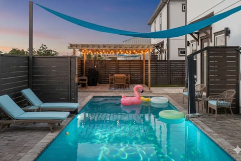 Luxury Coastal Retreat with Private Pool l Sleeps 26