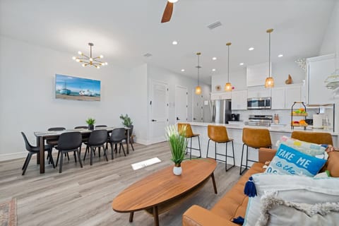 Luxury Coastal Retreat with Private Pool l Sleeps 26