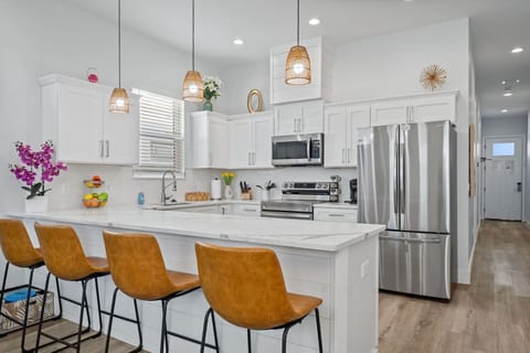 5BR Luxury Retreat with Heated Pool