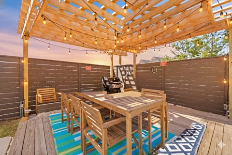 5BR Luxury Retreat with Heated Pool