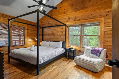 4-Bedroom Retreat with Hot Tub