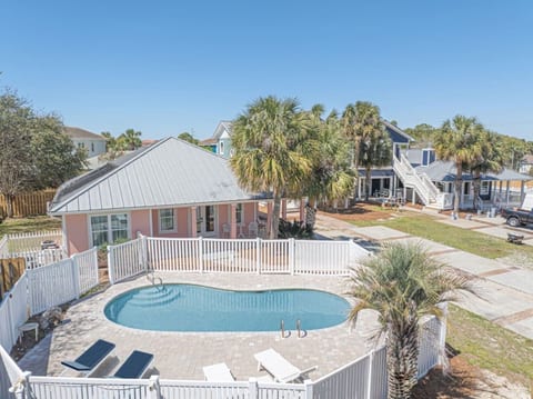 Spacious 3 Bed Home with Pool in Destin