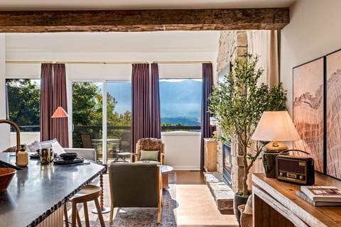 Romantic Fall Getaway | Hot Tub + Epic Views