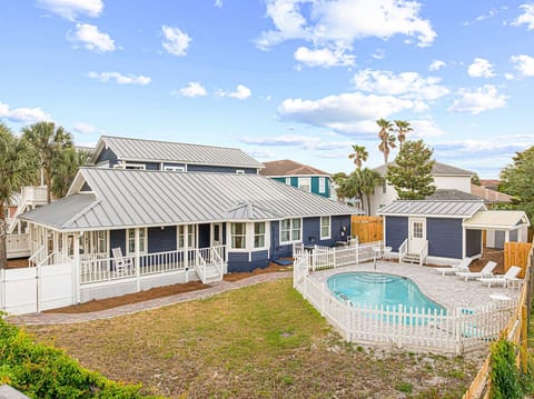 Stylish 1-Bedroom Condo Near Beach