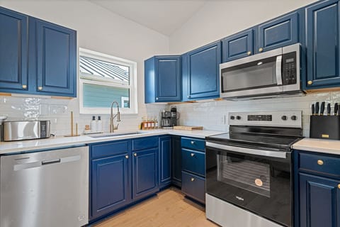 Stylish 1-Bedroom Condo Near Beach