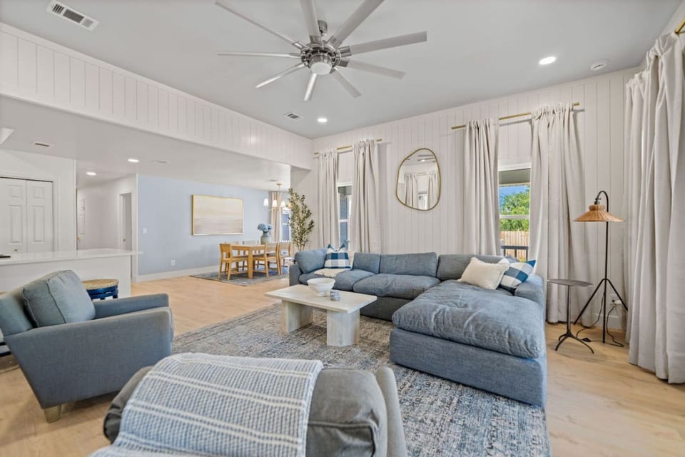 Vibrant Beach Compound with Pool - Destin