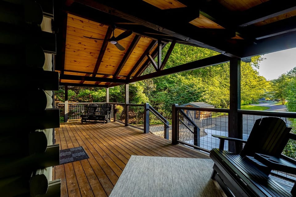 Rustic 2BR Farm Cabin: Hot Tub, Animals & Hiking - Sevierville