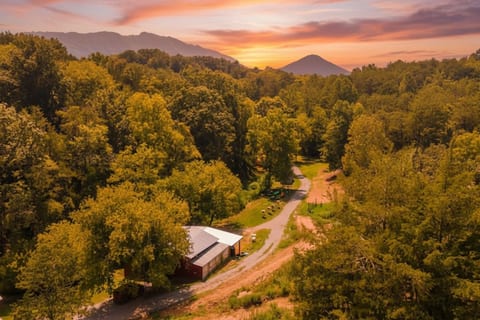 Rustic 2BR Farm Cabin: Hot Tub, Animals & Hiking