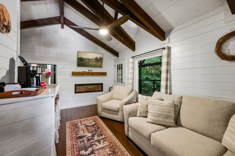 Rustic 2BR Farm Cabin: Hot Tub, Animals & Hiking