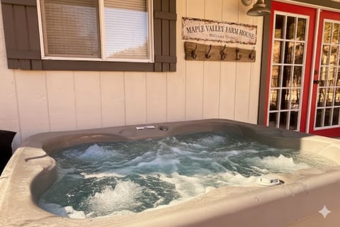 3BR Modern Farmhouse l Heated Pool, HotTub, Trails