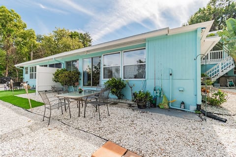 Waterfront 2/1 Apt in heart of Palm Harbor/Ozona image 3