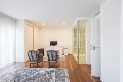 Wisteria Guest House, Free parking