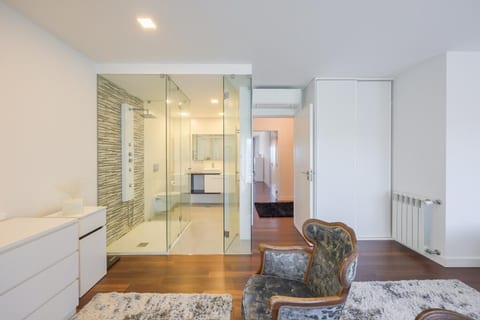 Wisteria Guest House, Free parking