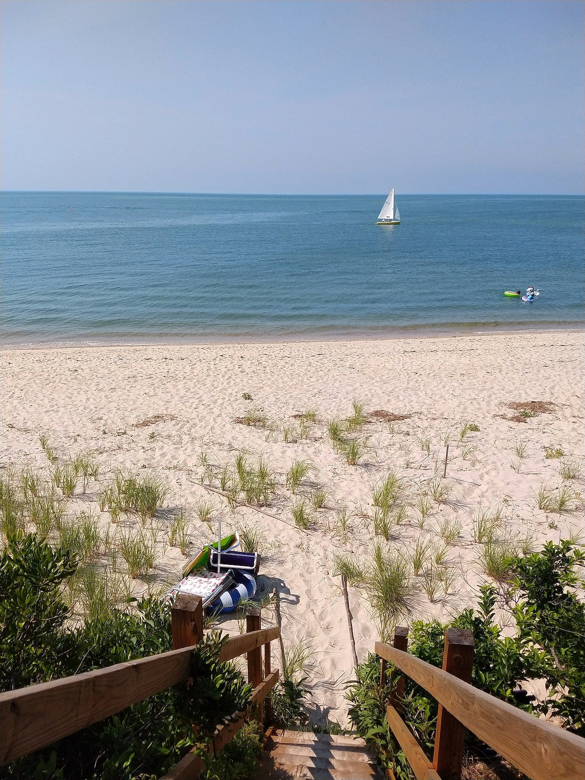 PRIVATE BEACH Bay views