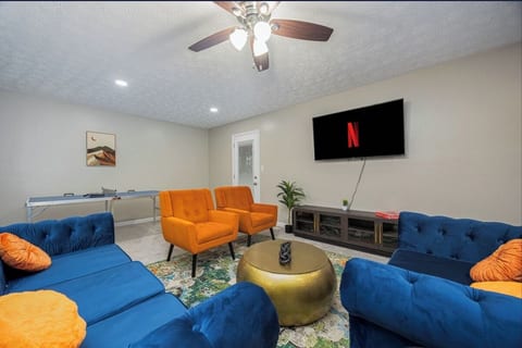 The spacious living room features comfortable seating, large Smart TV, modern décor, and plenty of room for the whole group to gather. Perfect for movie nights, games, or simply relaxing after a day out.
- Open-concept layout
- Bright & modern design