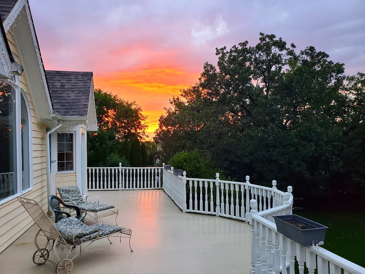 Beautiful spacious gem Oasis Manor 6 BR 4 1/2 BA