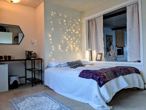 Zen Den Retreat Suite 600 S.F. Sunroom/Off & 1 BR image 2
