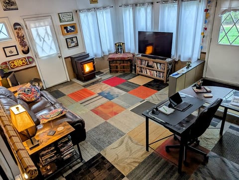 Zen Den Retreat Suite 600 S.F. Sunroom/Off & 1 BR image 1