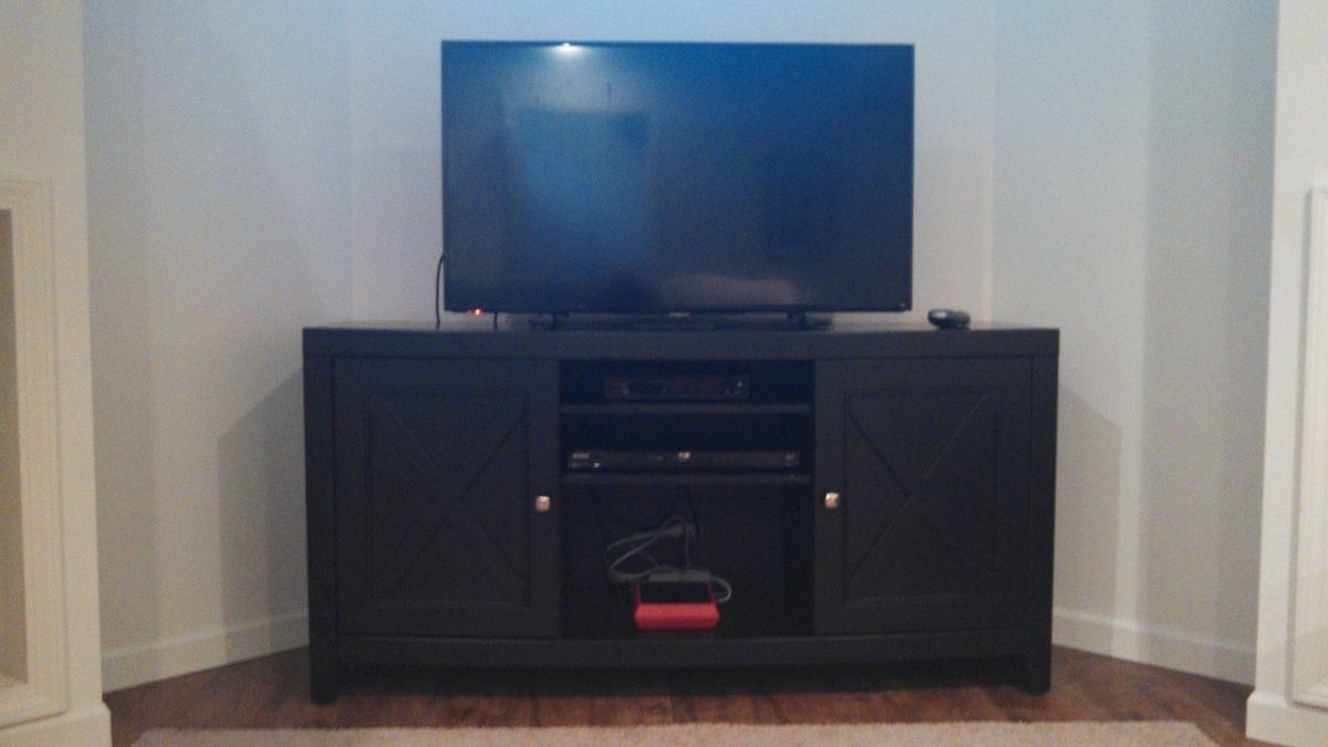 40" flat screen with Roku,  BluRay, and Wii mini in basement