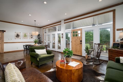 A place to gather, unwind, and reconnect. Sink into plush seating, enjoy a good book, or simply watch the morning light spill across the room after a day spent exploring the pines.