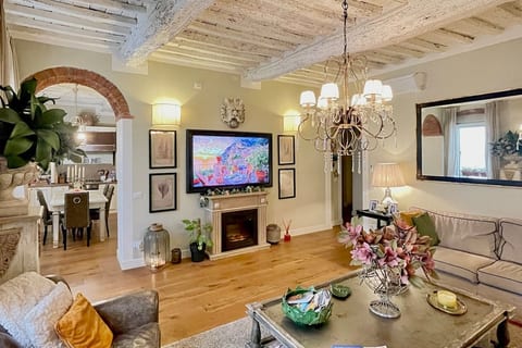 Casa Ettore - Luxury Stay in Historic Palazzo image 2