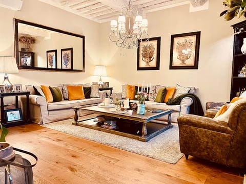 Casa Ettore - Luxury Stay in Historic Palazzo image 4