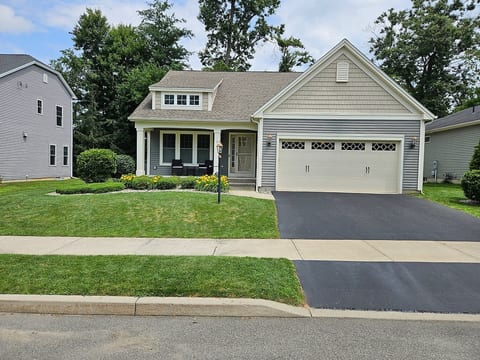 Modern Saratoga home minutes to all local venues image 1