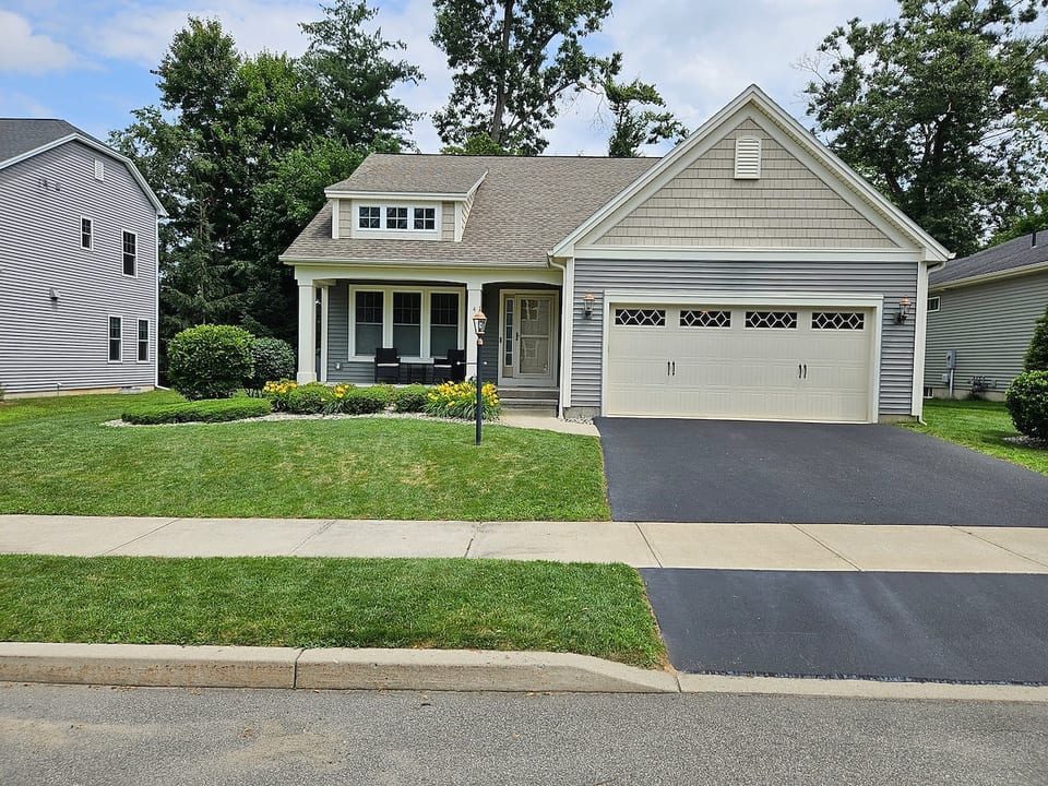 Modern Saratoga home minutes to all local venues image 1