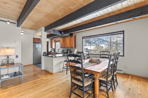 Amphitheater Haus | Decks, Fireplaces, Trails