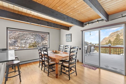 Amphitheater Haus | Decks, Fireplaces, Trails