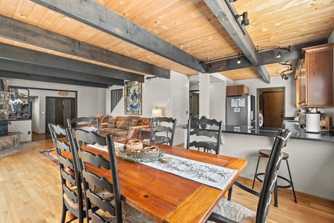 Amphitheater Haus | Decks, Fireplaces, Trails