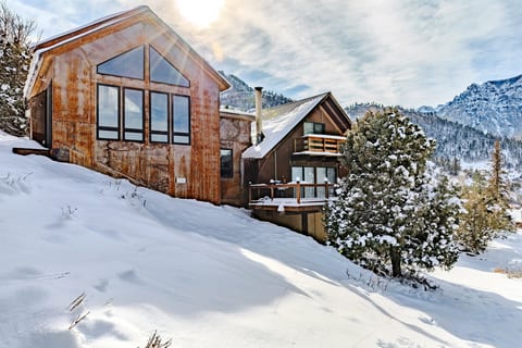 Amphitheater Haus | Decks, Fireplaces, Trails