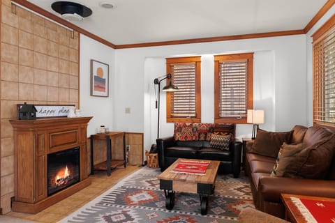 Spacious Serenity – Scenic Mountain Townhouse