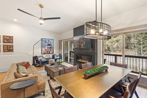 Open concept living, dining, kithcen