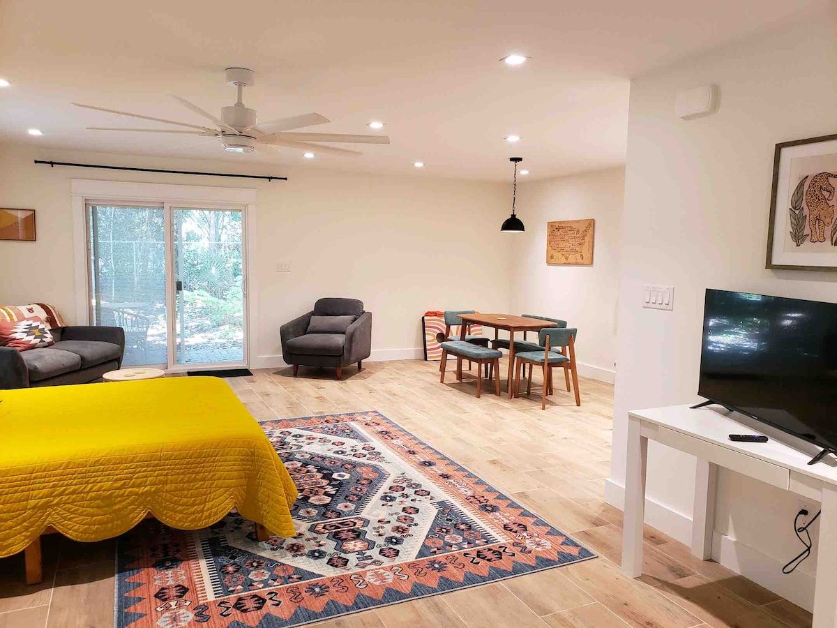 Secluded Slice of Paradise: The Sonder Suite 🌴🌺