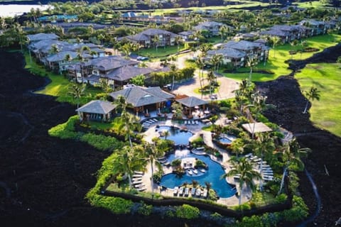 The "Ocean Club" community pool-area has four multiple pools, a fitness area overlooking the ocean, and a restaurant/bar -- all you need for maximum relaxation!