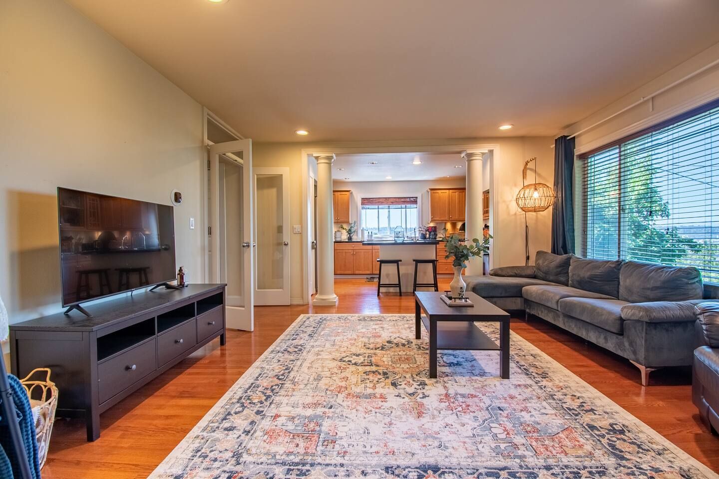 Spacious Family Retreat Near Seattle Stadiums