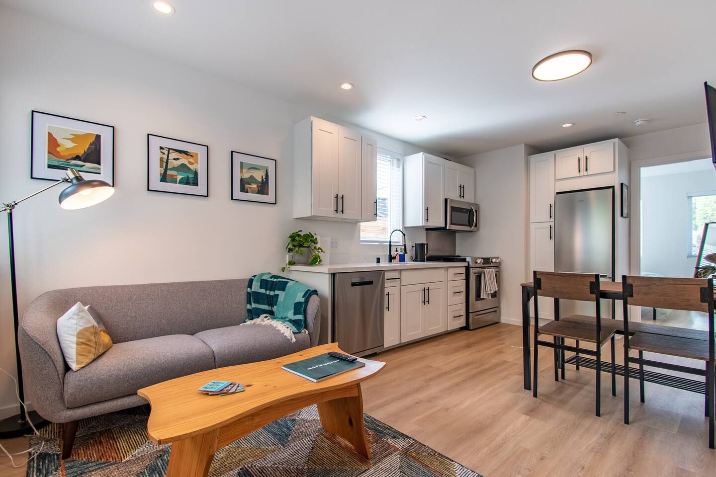 Modern Seattle Townhome Near Downtown & Parks