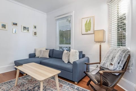 Quiet Capitol Hill Bungalow w/ Wi-Fi & Laundry