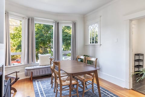 Quiet Capitol Hill Bungalow w/ Wi-Fi & Laundry
