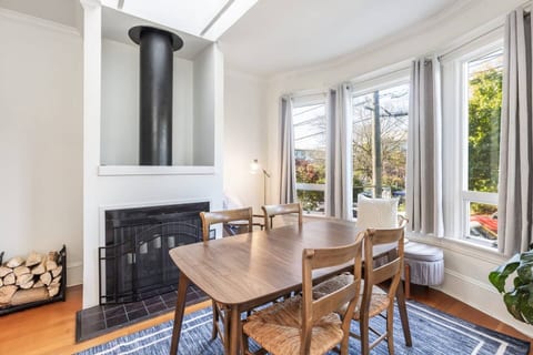 Quiet Capitol Hill Bungalow w/ Wi-Fi & Laundry