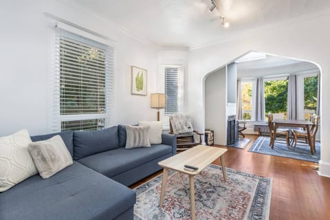 Quiet Capitol Hill Bungalow w/ Wi-Fi & Laundry